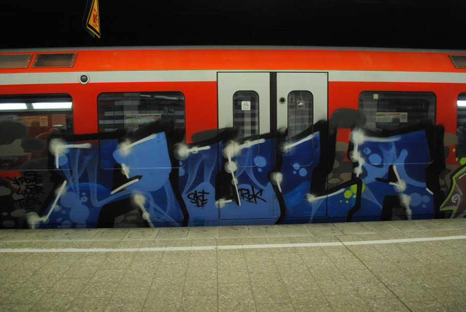 Graffiti Train in Hamburg - Photo by Zane_one - Aula, ufs, ske (2013)
