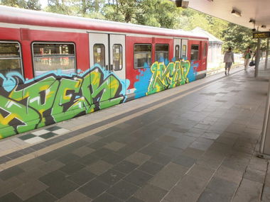 Graffiti Train in Hamburg - Photo by Zane_one - Aper, Layup, Hamburg (2013)