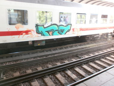 Graffiti Train in Hamburg - Photo by Zane_one - ra, ice, dammtor (2013)
