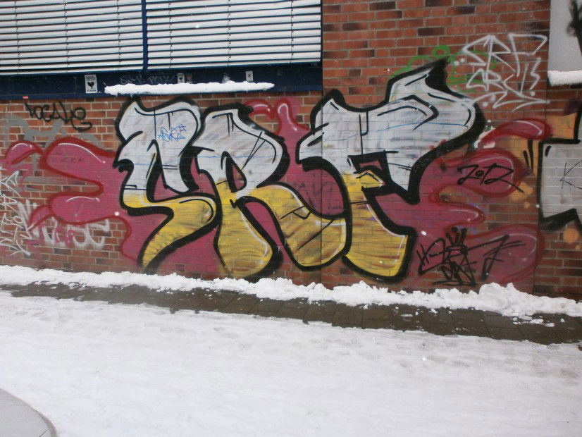 Graffiti Bombing in Hamburg - Photo by Zane_one - srf, hamburg, schanze