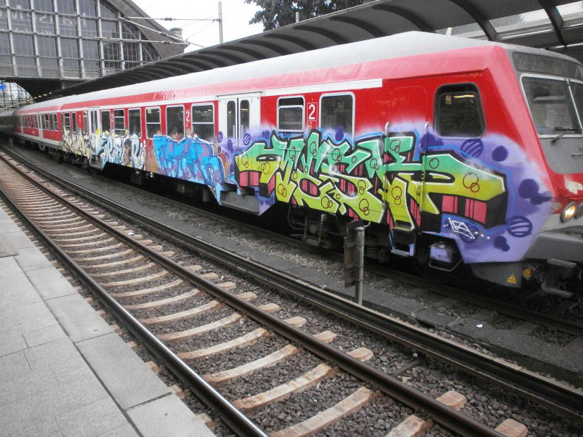 Graffiti Train - Photo by Zane_one - Mesk, Round, Razor (2013)