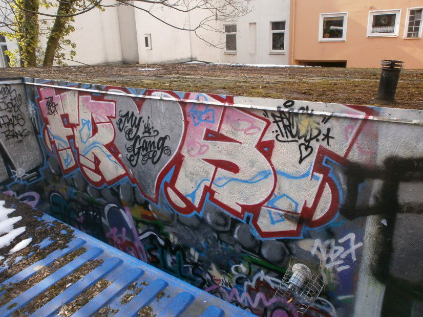 Graffiti Bombing in Hamburg - Photo by Zane_one