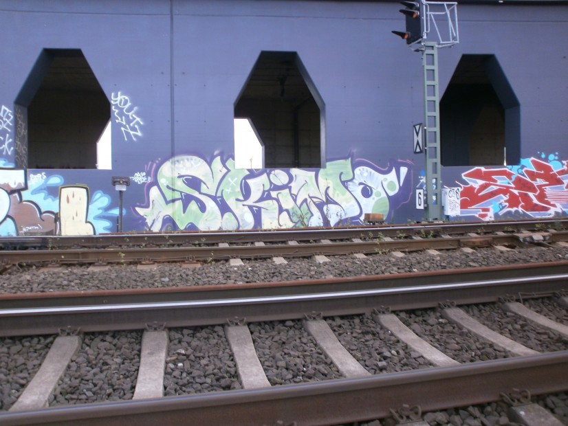 Graffiti Wall in Hamburg - Photo by Zane_one - skimo