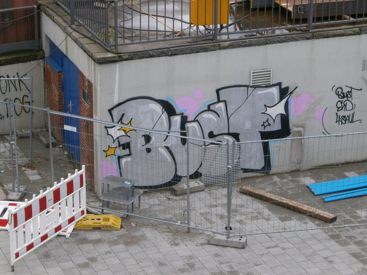 Graffiti Bombing in Hamburg - Photo by Zane_one - bust, end, hamburg (2012)
