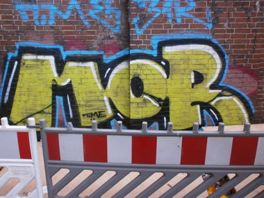 Graffiti Bombing in Hamburg - Photo by Zane_one - mor, time, zeit