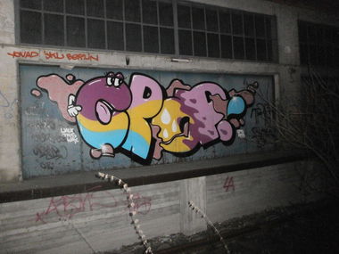 Graffiti Bombing in Hamburg - Photo by Zane_one - crap
