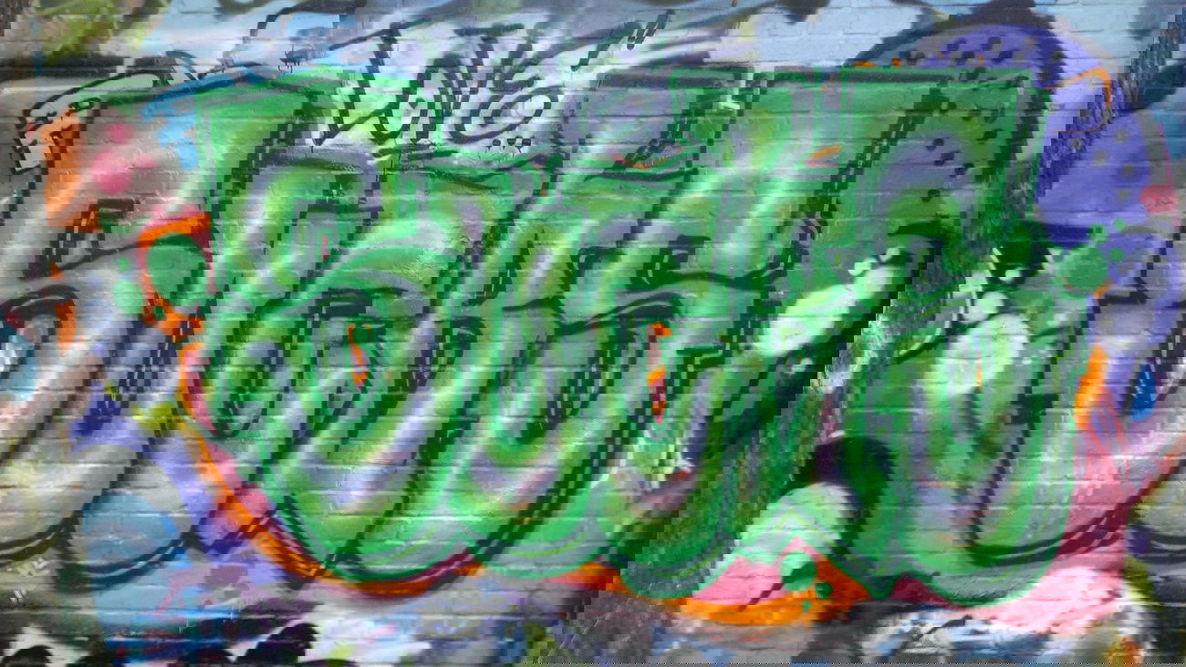 Graffiti Bombing in Hamburg - Photo by Zane_one - love, sucks, sucks (2013)