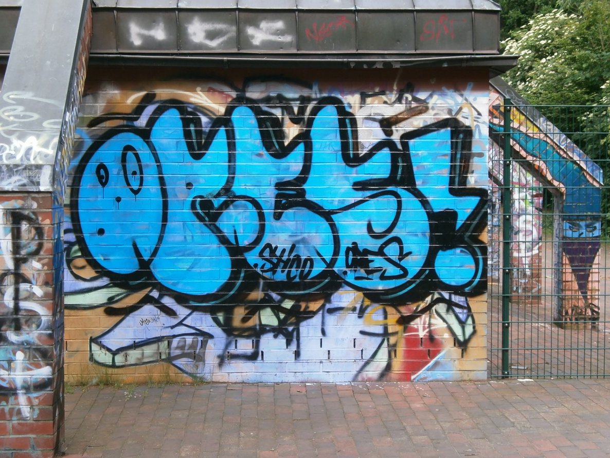Graffiti Bombing in Hamburg - Photo by Zane_one - ores, nmr, hamburg (2012)