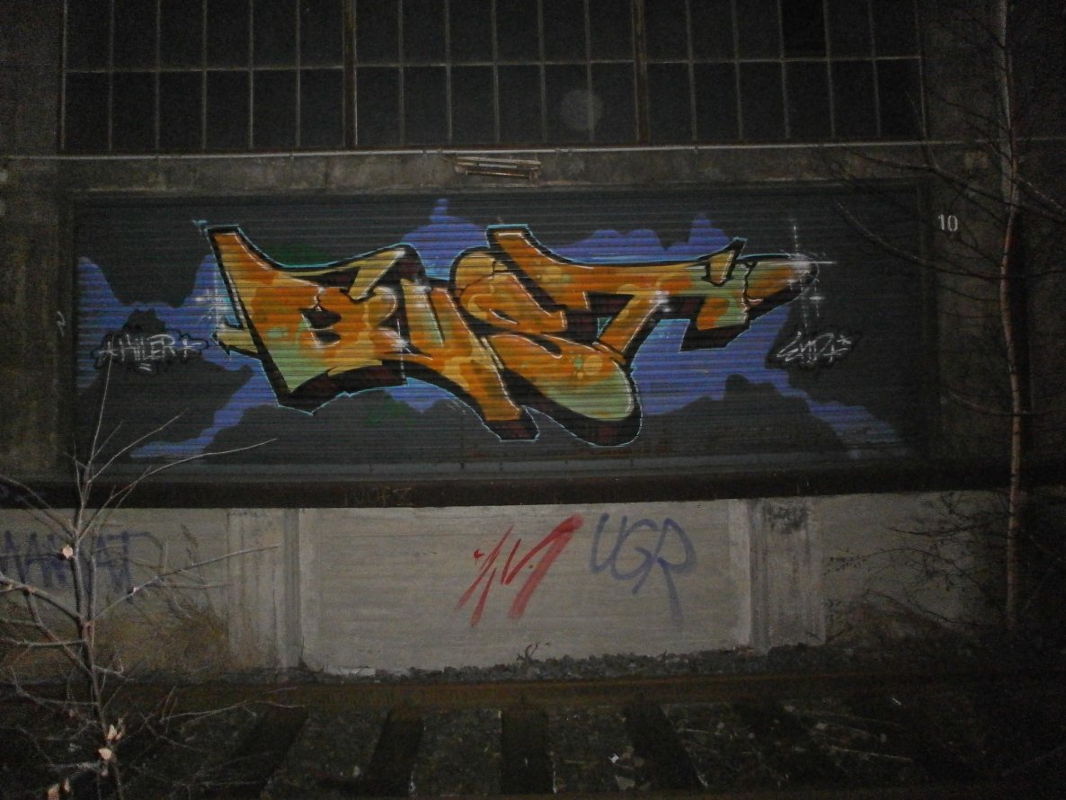 Graffiti Wall in Hamburg - Photo by Zane_one - bust, end, hamburg