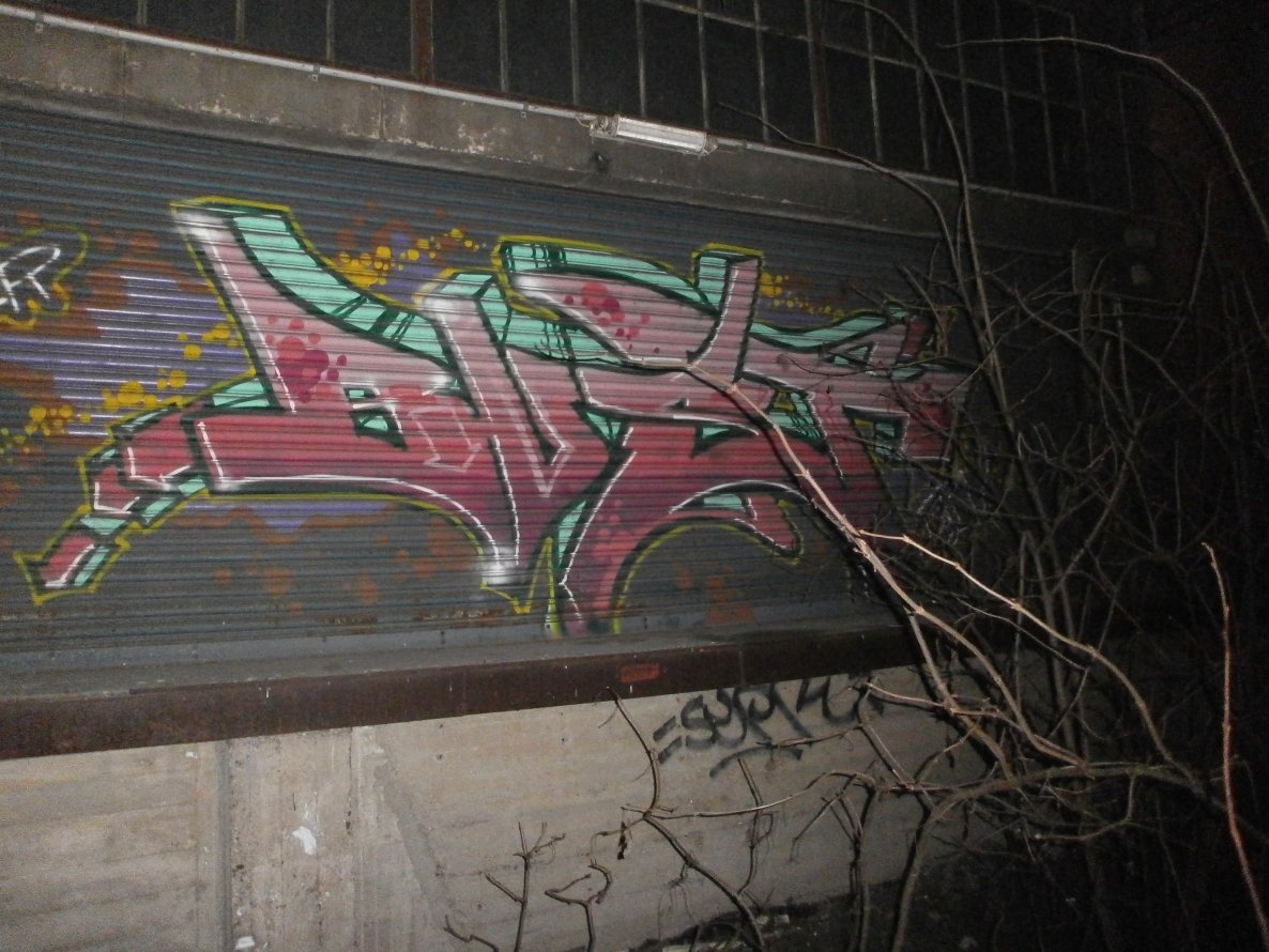 Graffiti Wall in Hamburg - Photo by Zane_one - bust, end, hamburg