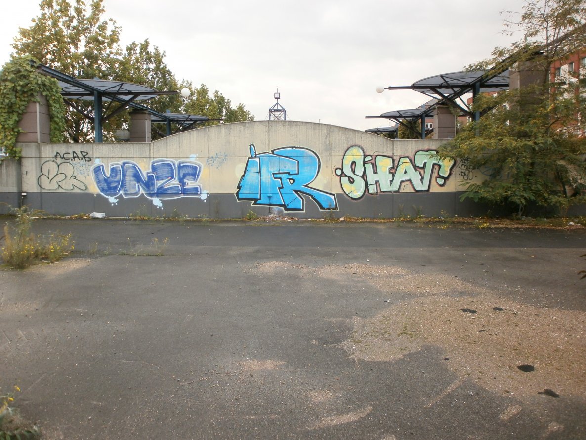 Graffiti Wall in Hamburg - Photo by Zane_one - unze, ifr, shat