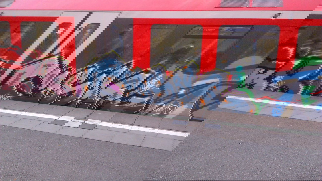 Graffiti Train in Hamburg - Photo by Zane_one - cosak (2013)