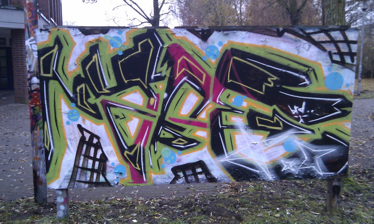Graffiti Wall - Photo by Zane_one - nybe, brd (2012)