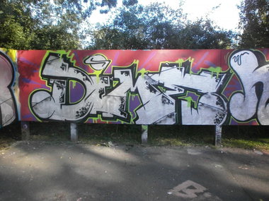 Graffiti Wall - Photo by Zane_one - dime, time, zeid (2013)