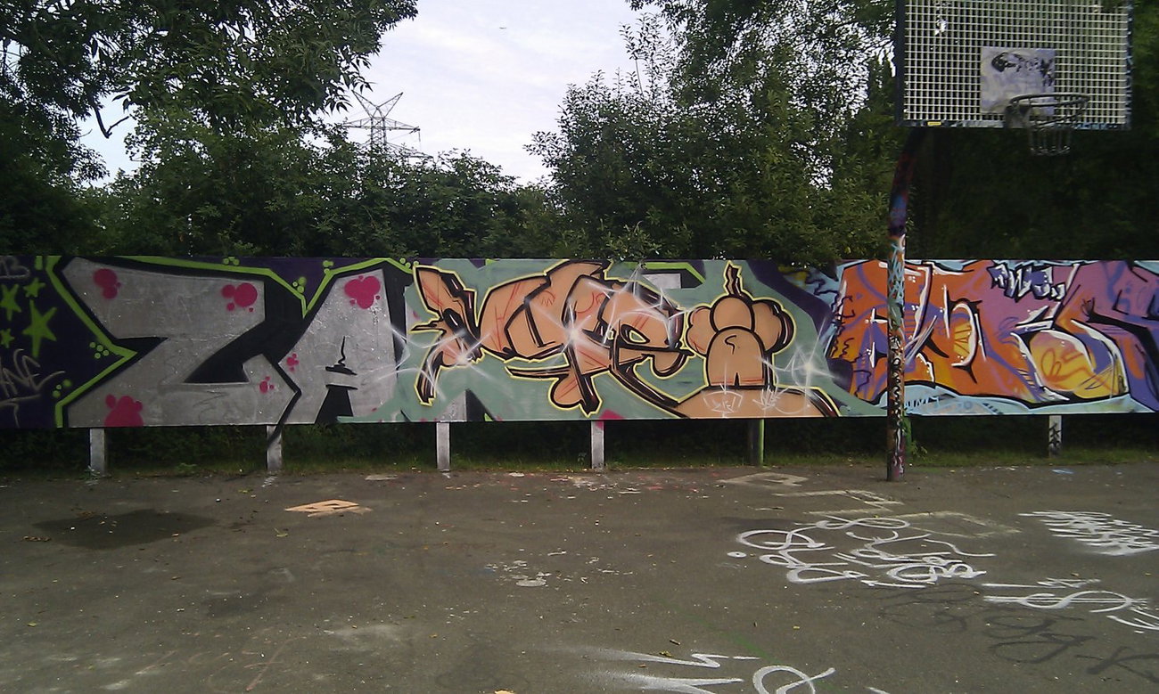 Graffiti Wall - Photo by Zane_one - nybe, brd, two (2013)