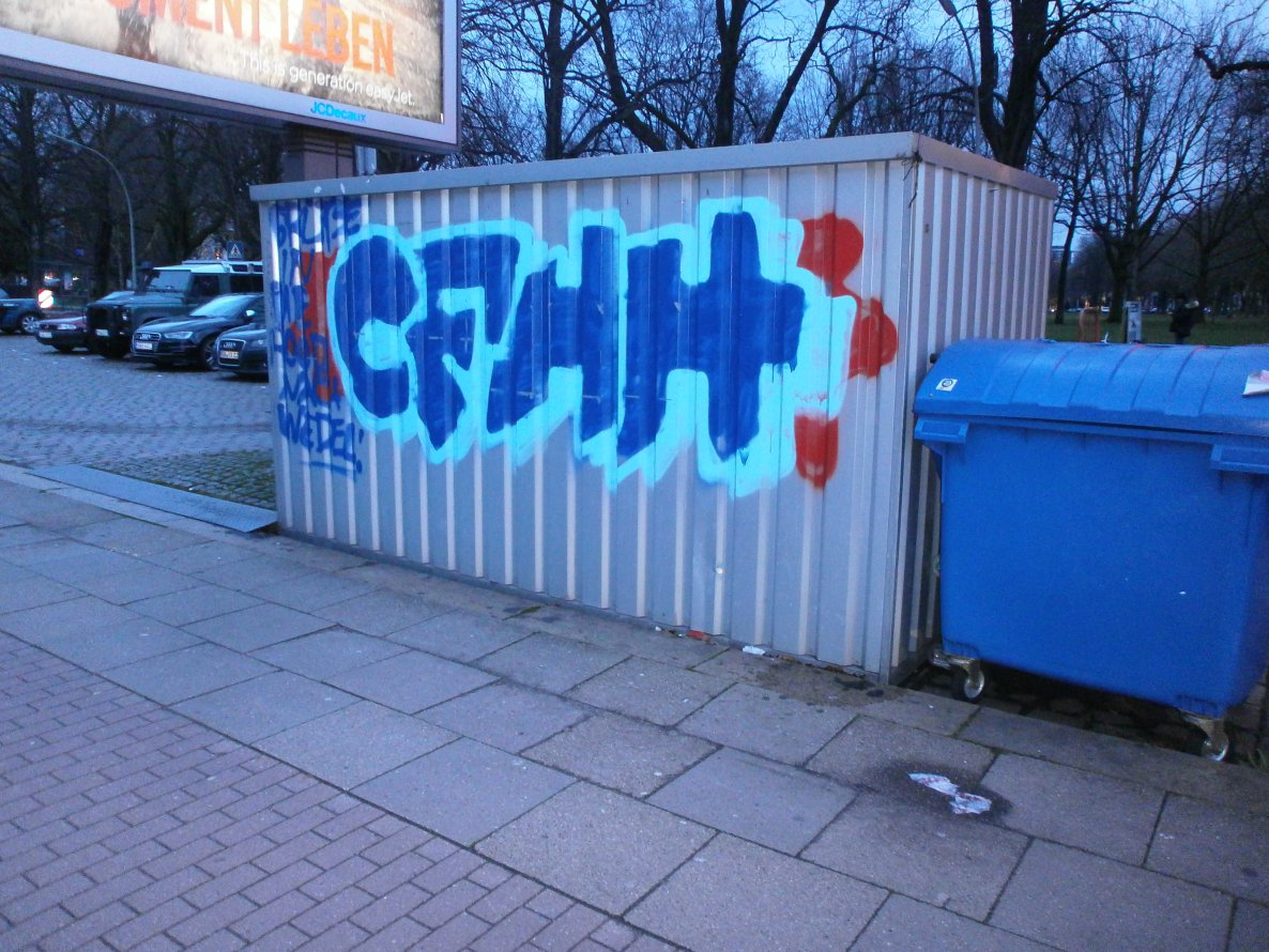 Graffiti Bombing in Hamburg - Photo by Zane_one - Cfhh, hsv, hrc (2013)
