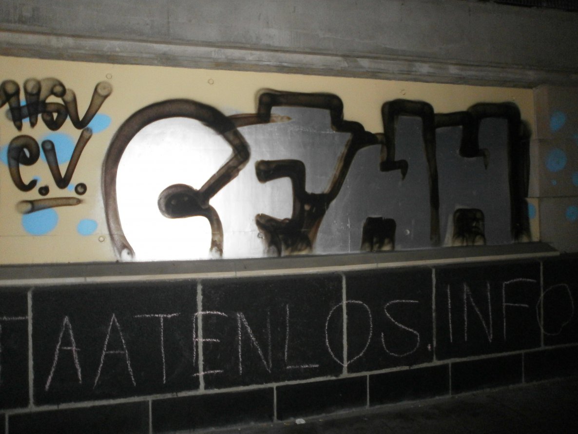 Graffiti Bombing in Hamburg - Photo by Zane_one - cfhh, hsv, pt (2013)