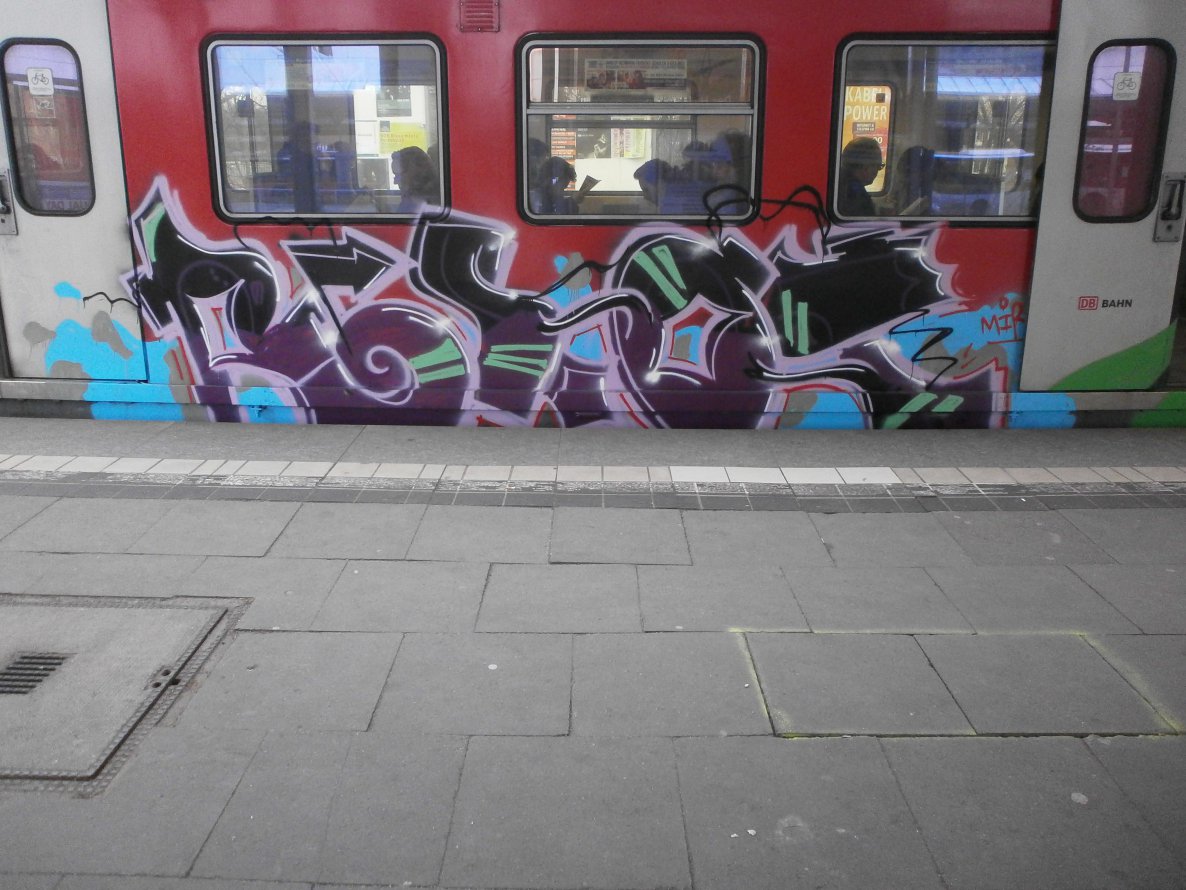 Graffiti Train - Photo by Zane_one - riot (2014)
