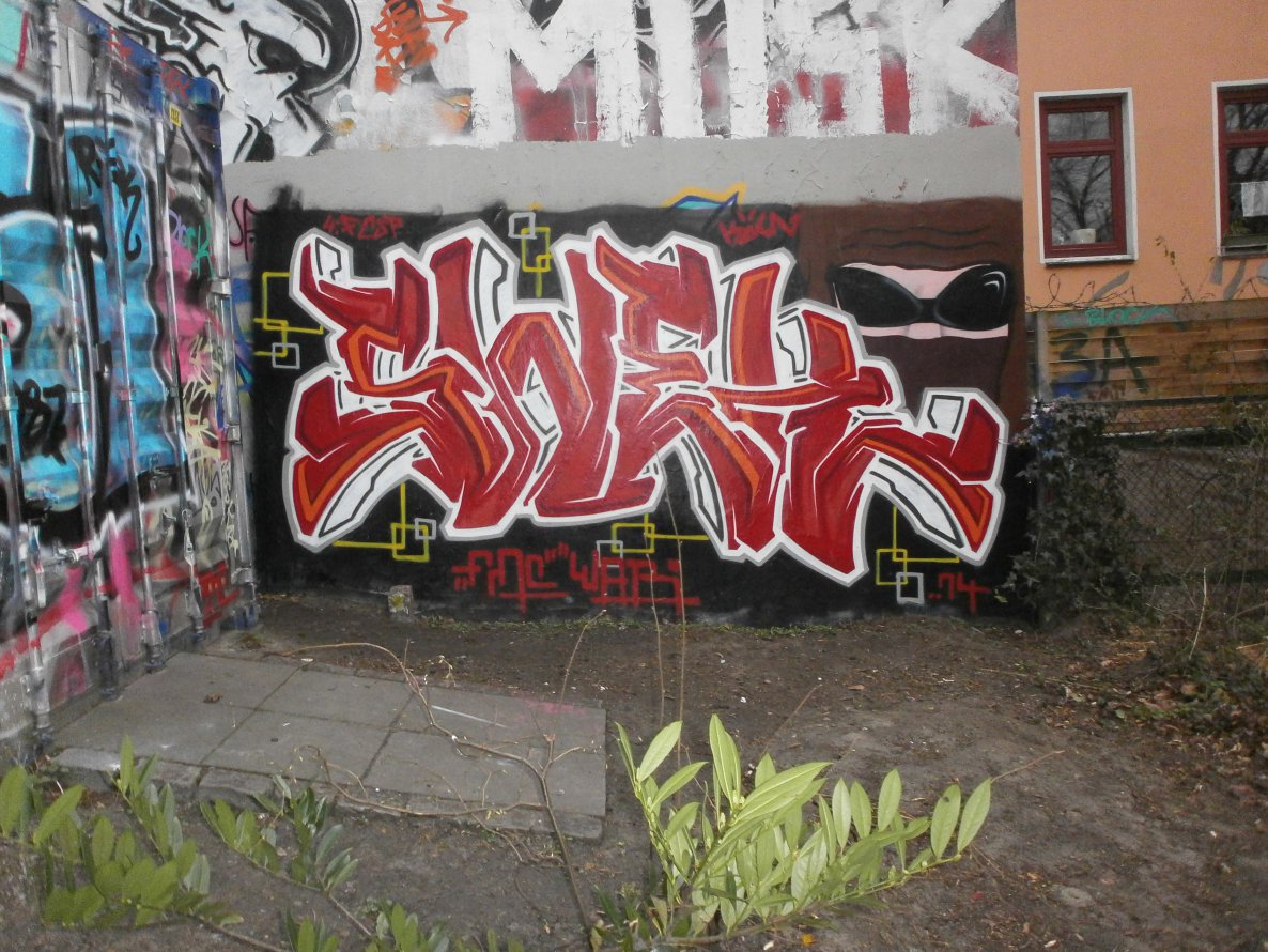 Graffiti Wall in Hamburg - Photo by Zane_one - snek (2014)
