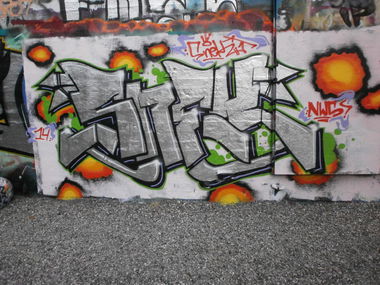 Graffiti Wall in Hamburg - Photo by Zane_one - snek (2014)