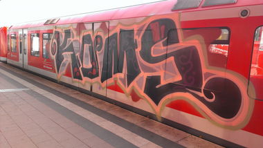 Graffiti Train in Hamburg - Photo by Zane_one - koms (2014)