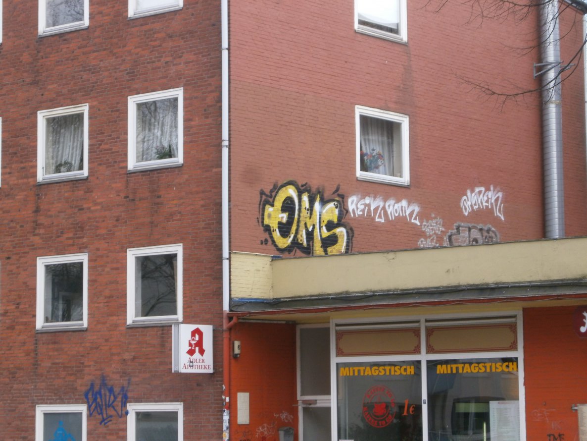 Graffiti Bombing in Hamburg - Photo by Zane_one - qms, reik, tümus (2013)