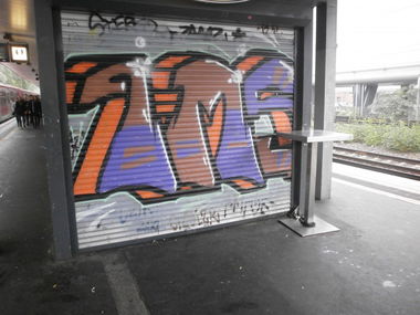 Graffiti Bombing in Hamburg - Photo by Zane_one - qms, reik, rotik