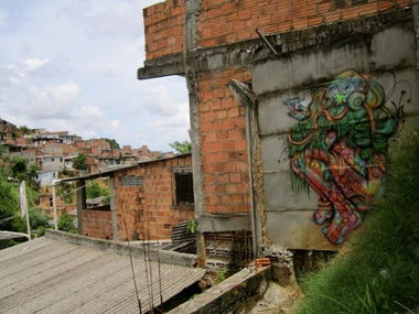 Graffiti Bombing in Salvador - Photo by Zapy87 - Calagos