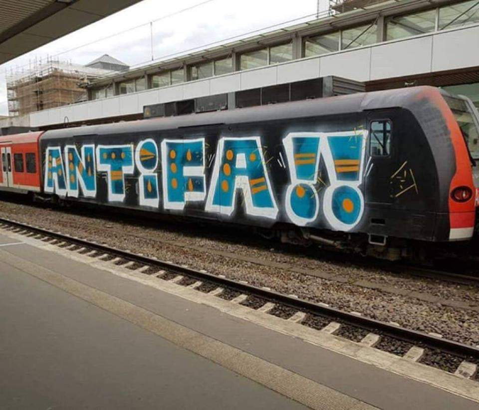 Graffiti Train - Photo by Zecke247 - Antifa