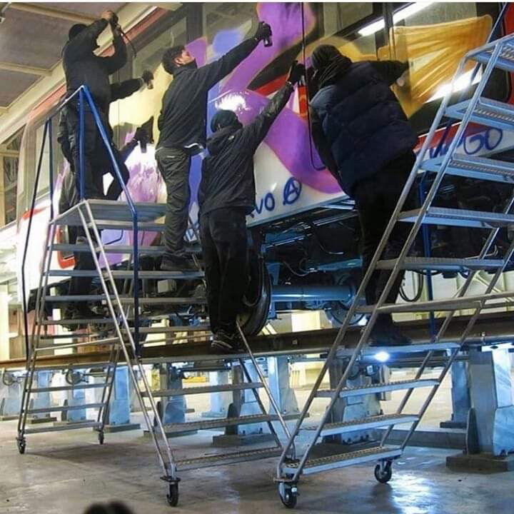 Graffiti Train - Photo by Zecke247 - Teamwork