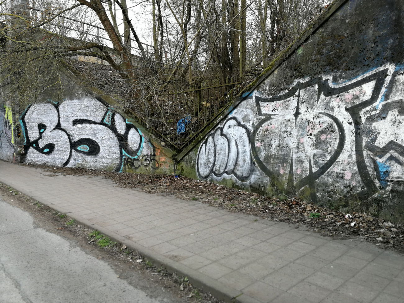 Graffiti Wall in BERLIN  - Photo by Zecke247 - 35, vlr, 3K