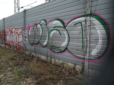 Graffiti Wall - Photo by Zecke247 - skabs, wiso