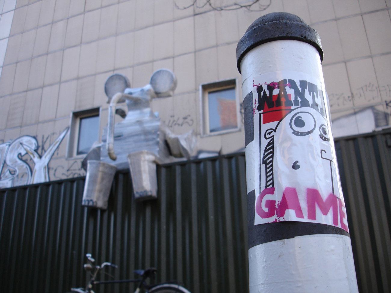 Graffiti Street Art in Berlin - Photo by Zeitzeuge - dens, densMckenzy, berlin (2014)