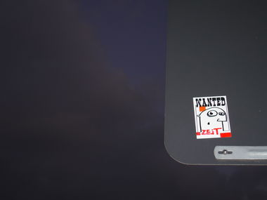 Graffiti Street Art in Leipzig - Photo by Zeitzeuge - dens_mckenzy, dens, mckenzy (2011)