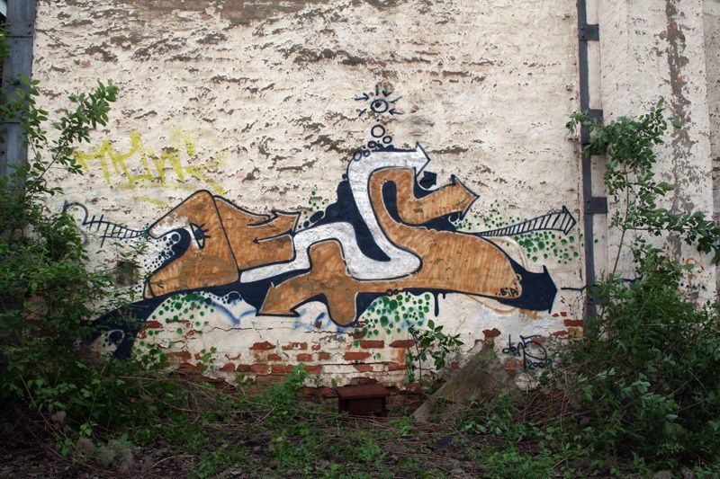 Graffiti Wall - Photo by Zeitzeuge - densMckenzy, dens, mckenzy (2009)