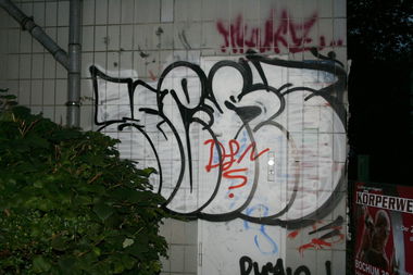 Graffiti Bombing in Dortmund - Photo by ZerOne - HERZ