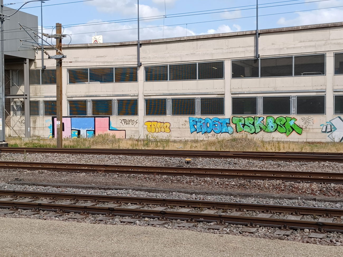 Graffiti Wall - Photo by ZeroGraffiti - OTL, Tama, Frost