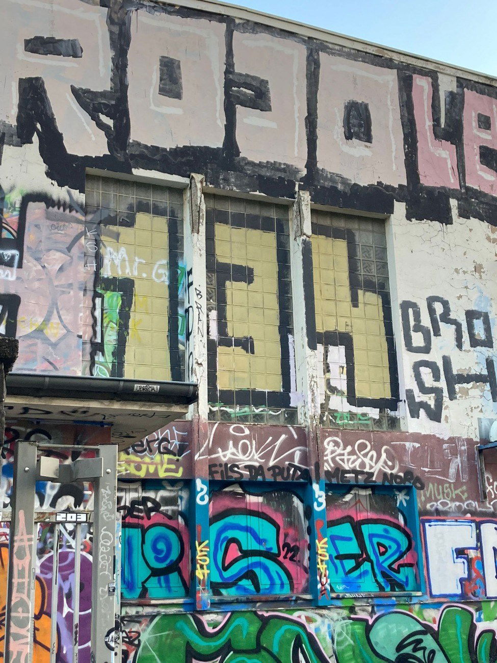 Graffiti Wall in Luxembourg - Photo by ZeroGraffiti - 134, Niser, Rojo