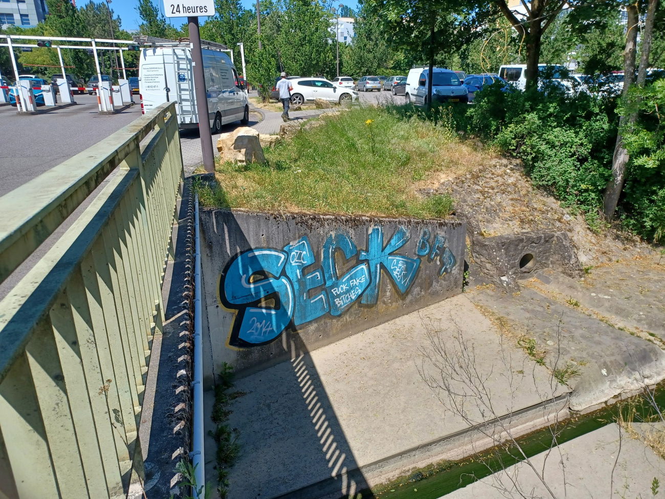 Graffiti Wall - Photo by ZeroGraffiti