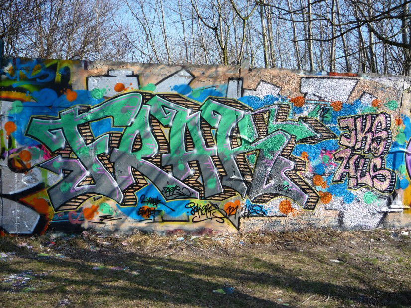Graffiti Wall - Photo by ZiER - frak, jks, jks121 (2012)