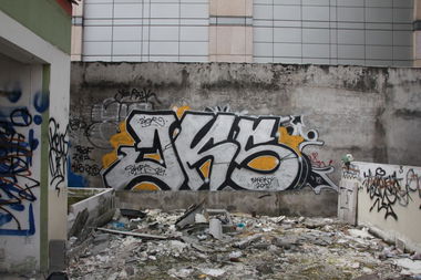 Graffiti Bombing in Bangkok - Photo by ZiER - jks, jks121, zier (2012)