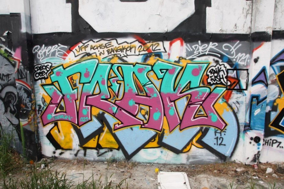 Graffiti Bombing in Bangkok - Photo by ZiER - frak, jks, jks121 (2012)