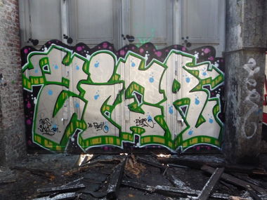 Graffiti Bombing in Berlin - Photo by ZiER - zier, cier, jks (2010)