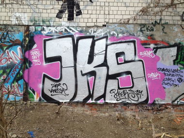 Graffiti Bombing in Berlin - Photo by ZiER - jks, jks121, 121 (2013)