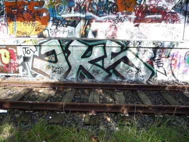 Graffiti Bombing in Berlin - Photo by ZiER - fush, drest, raick (2010)