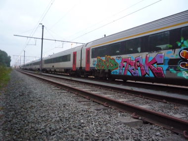 Graffiti Train - Photo by ZiER - frak, emid, jks (2014)