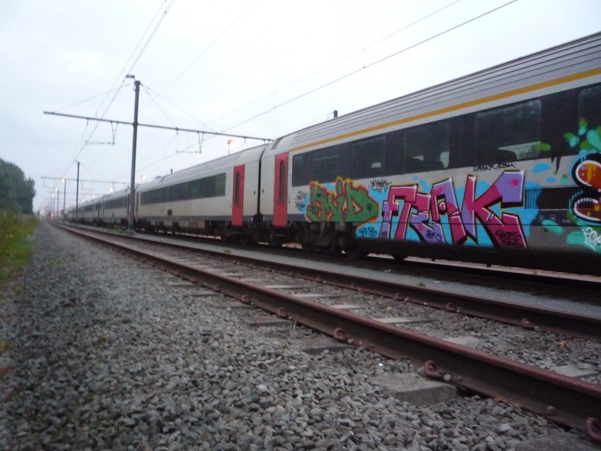 Graffiti Train - Photo by ZiER - frak, emid, jks (2014)