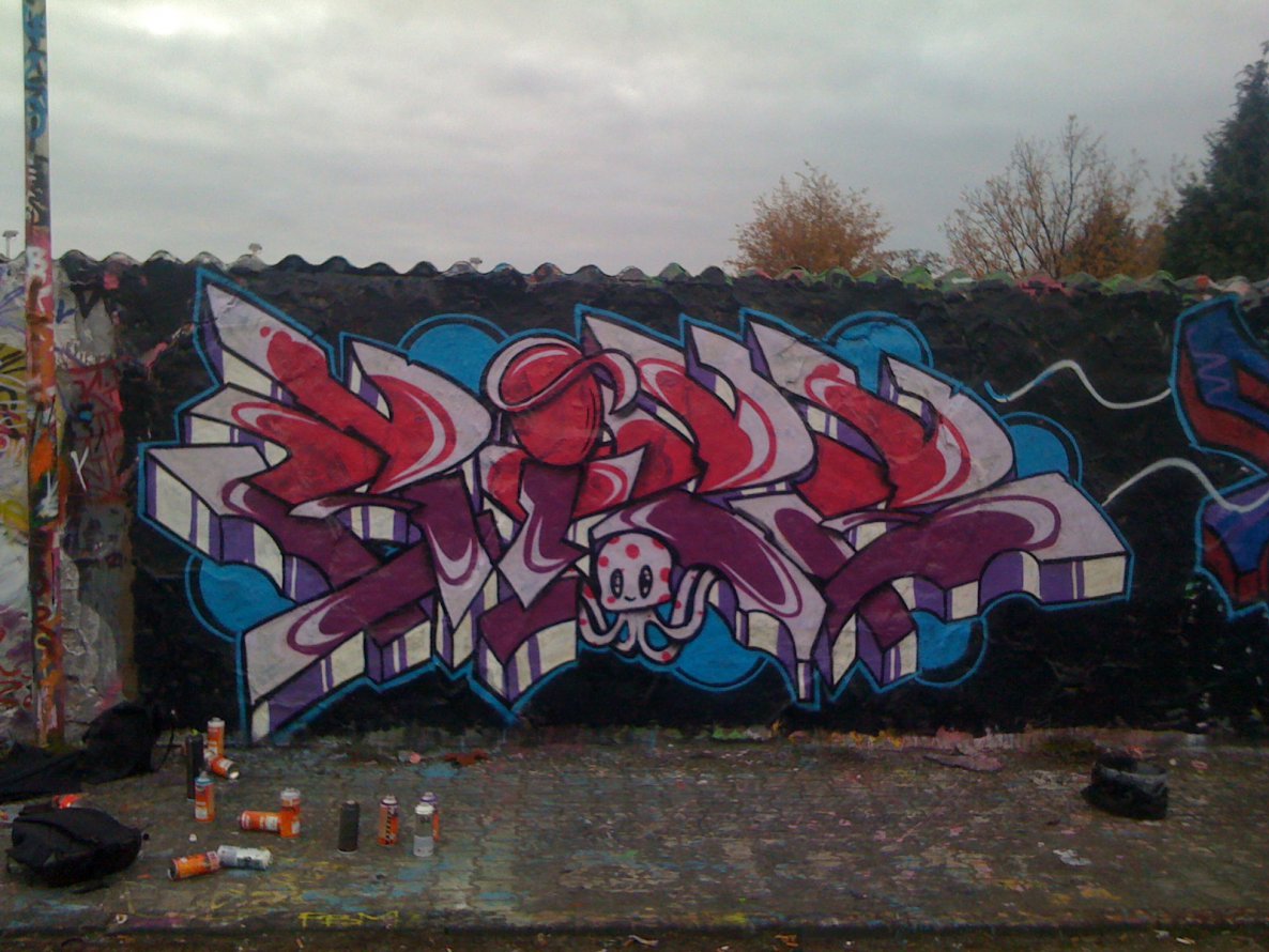 Graffiti Wall - Photo by Zipe196 - sipe, zipe, akf (2013)