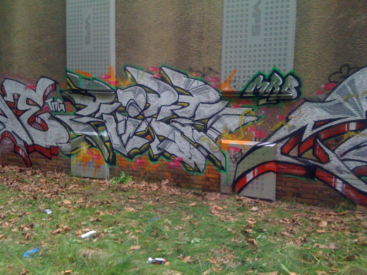 Graffiti Wall - Photo by Zipe196 - sipe, zipe, mrb (2014)