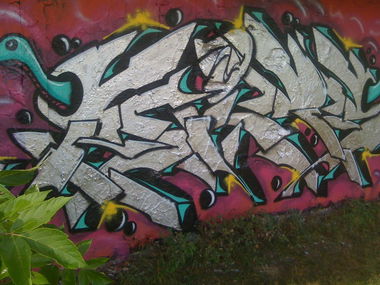 Graffiti Wall - Photo by Zipe196 - Sipe.zipe.mrb, tng, happy (2014)